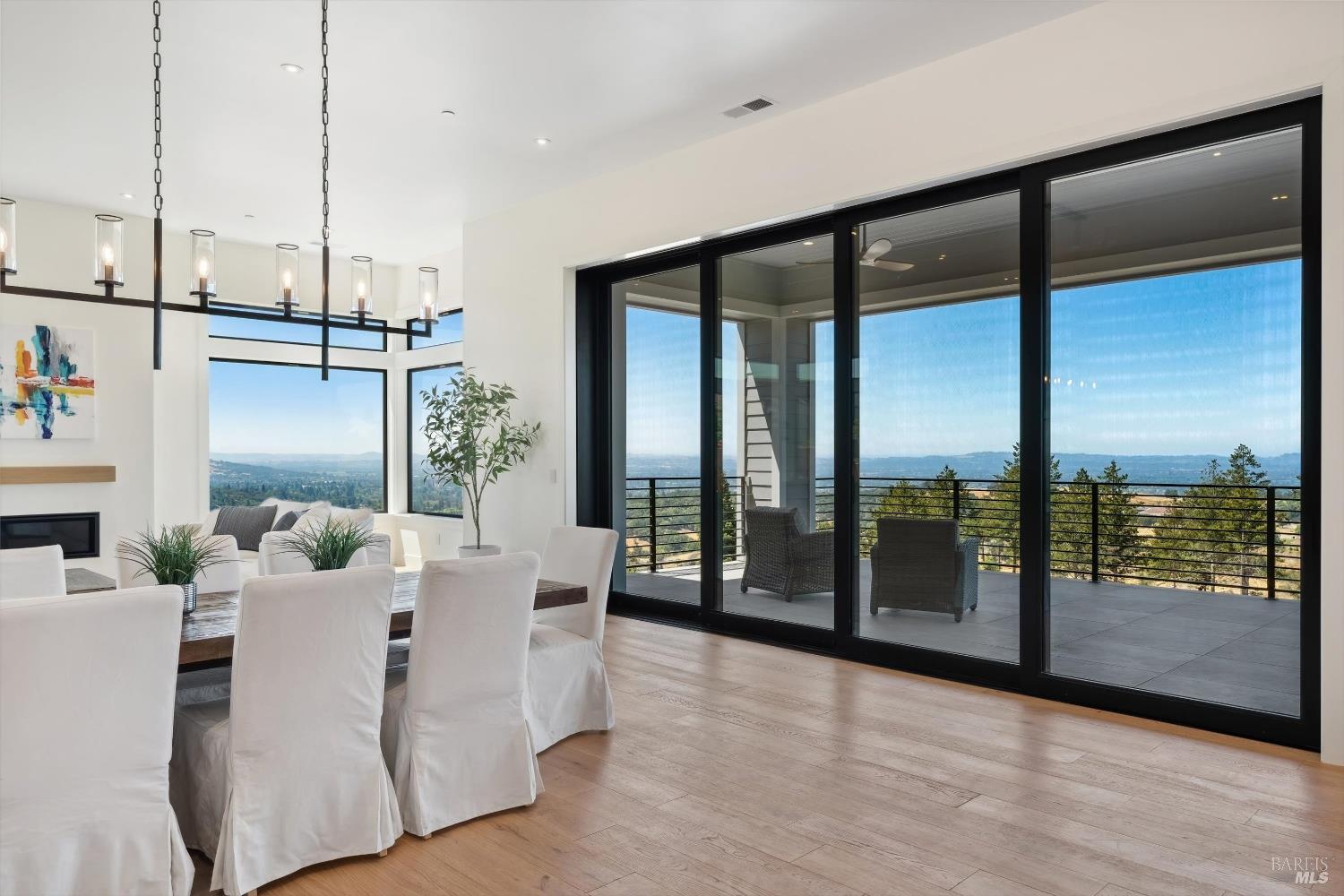 3855 Royal Manor Place Santa Rosa, CA 95404 - Photo 5 of 34 a living room with furniture