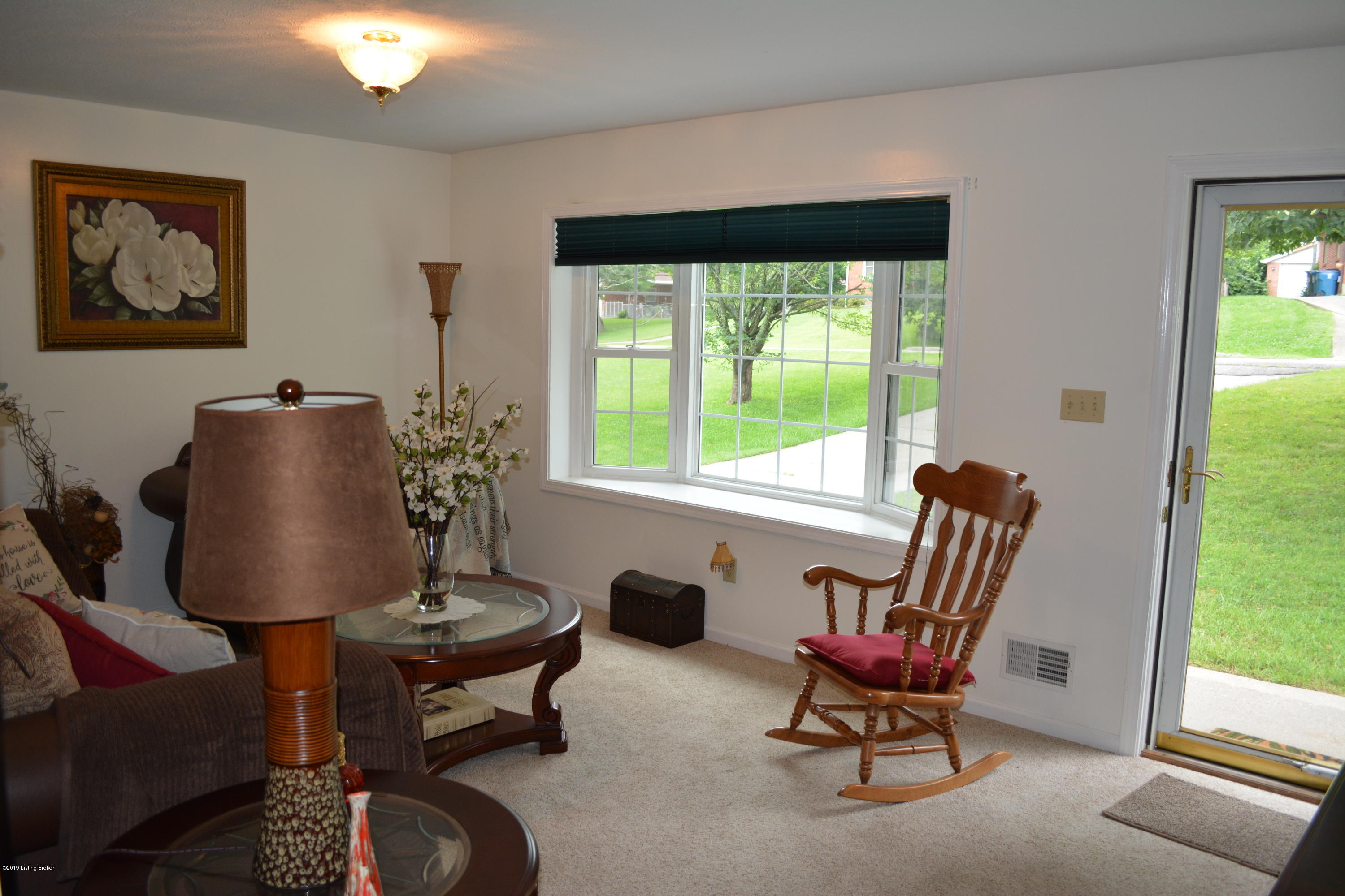 8223 Delido Road Louisville, KY 40219 - Photo 4 of 64 DSC_1678