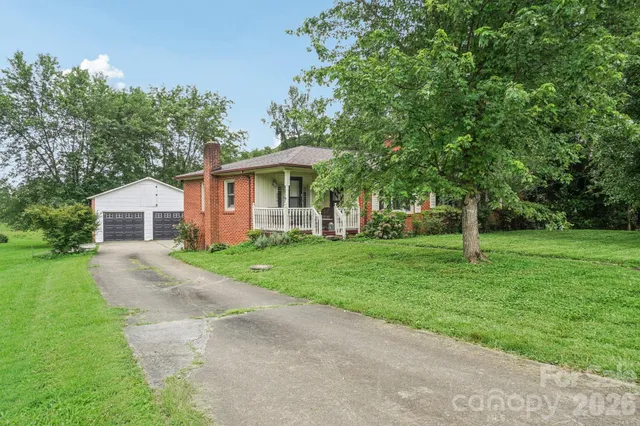 a picture of a wall with a white wall and white wall