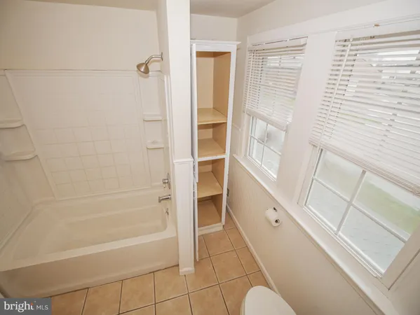 $2,250 | 332 Crown Point Road, Thorofare, NJ 08086