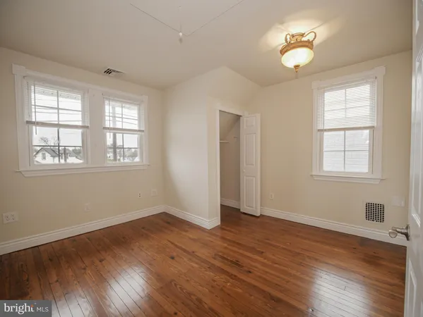 $2,250 | 332 Crown Point Road, Thorofare, NJ 08086