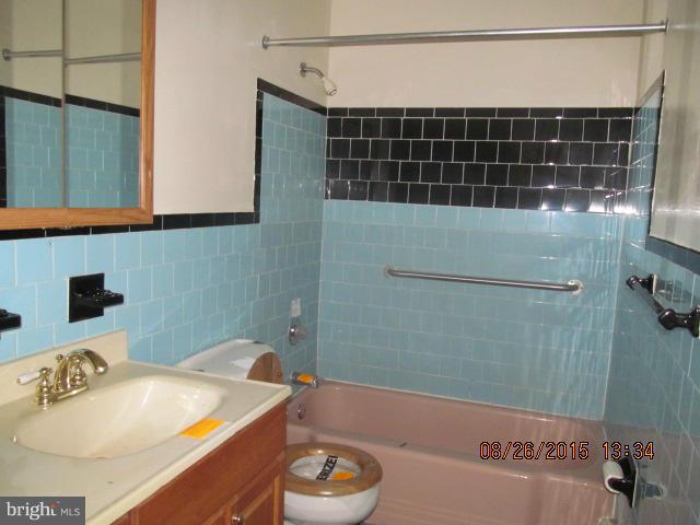 109 South Bend Road Glen Burnie, MD 21060 - Photo 4 of 21 a bathroom with a sink and a bathtub