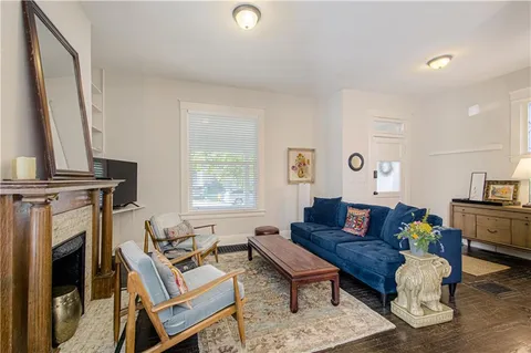 $289,000 | 4217 Oak Street, Kansas City, MO 64111