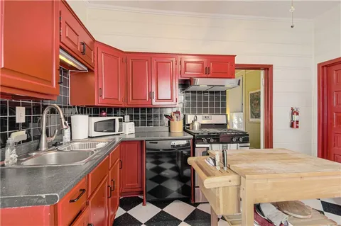 $289,000 | 4217 Oak Street, Kansas City, MO 64111