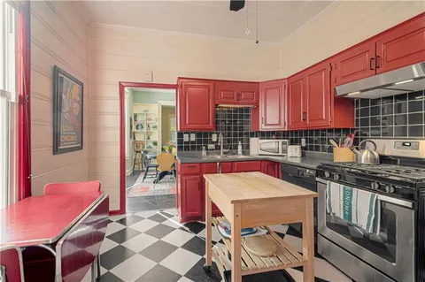 $289,000 | 4217 Oak Street, Kansas City, MO 64111