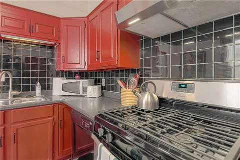 $289,000 | 4217 Oak Street, Kansas City, MO 64111