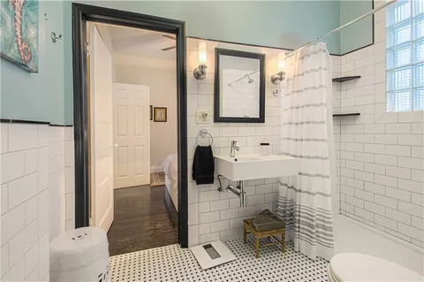$289,000 | 4217 Oak Street, Kansas City, MO 64111