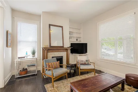 $289,000 | 4217 Oak Street, Kansas City, MO 64111