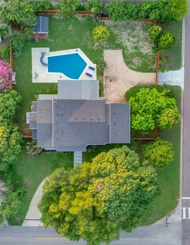 a view of a chair and table in backyard