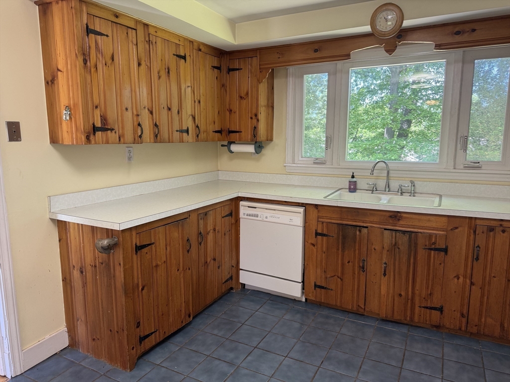 50 Edgewood Road Shrewsbury, MA 01545 - Photo 12 of 33