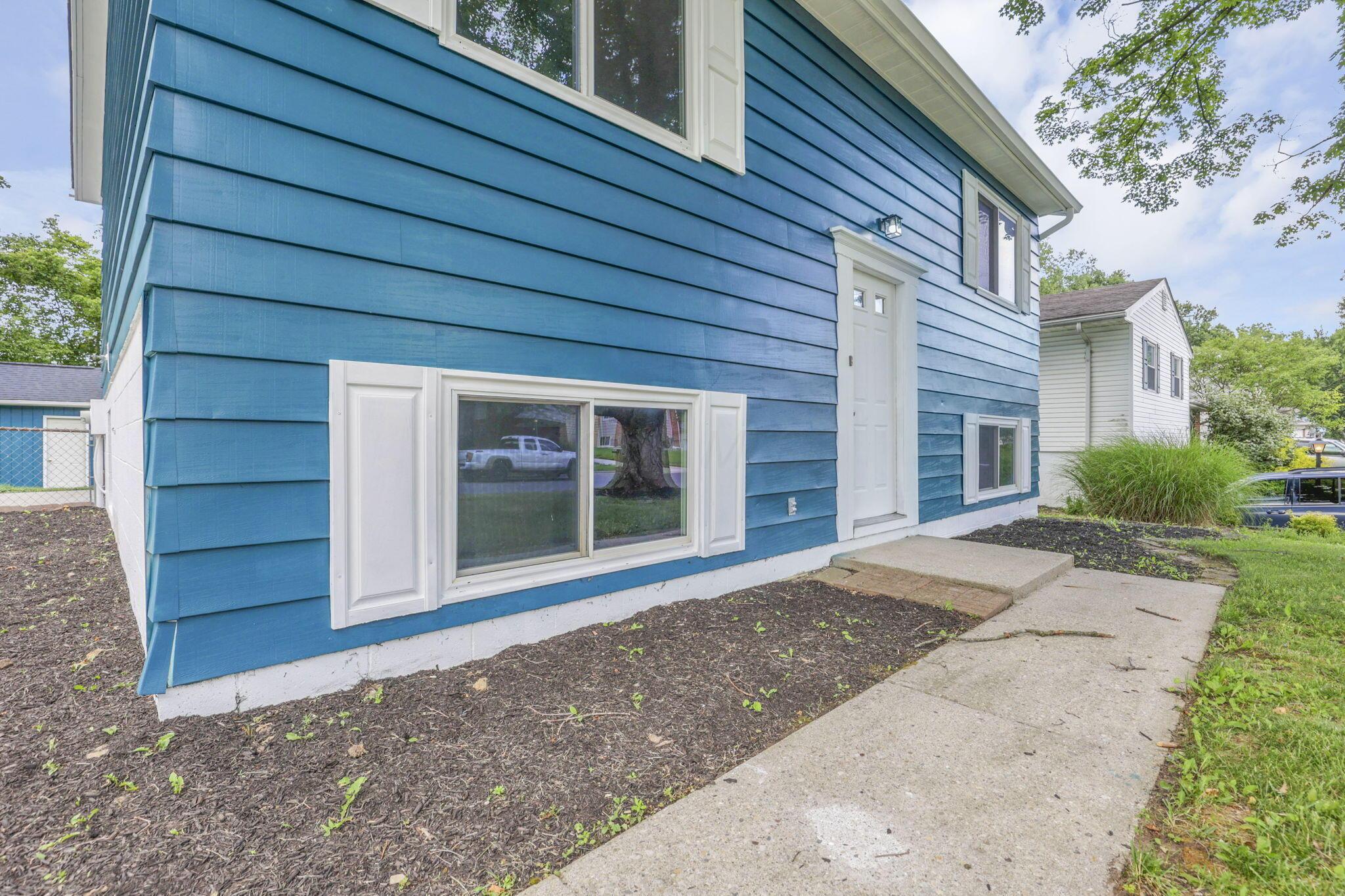 1588 Fall Brook Road Columbus, OH 43223 - Photo 3 of 54