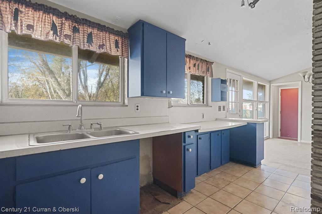 19051 Merriman Road Livonia, MI 48152 - Photo 11 of 24