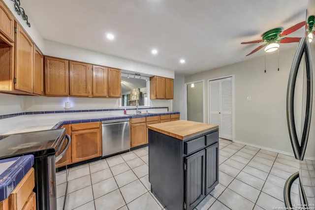 $2,350 | 13739 Wood Point, San Antonio, TX 78231