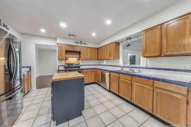 $2,350 | 13739 Wood Point, San Antonio, TX 78231