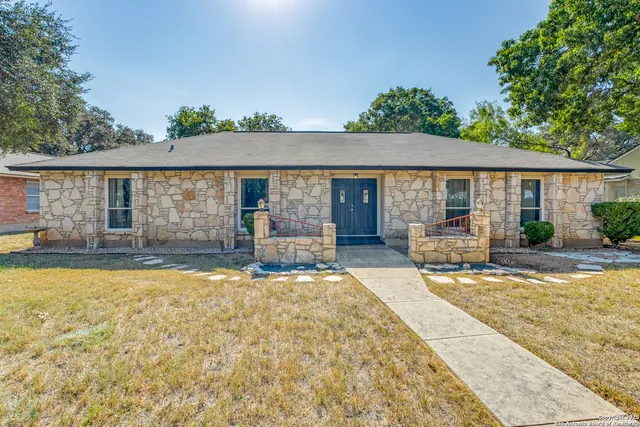 $2,350 | 13739 Wood Point, San Antonio, TX 78231
