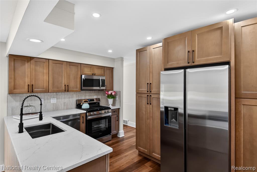 32008 Bunert Road Warren, MI 48088 - Photo 13 of 41