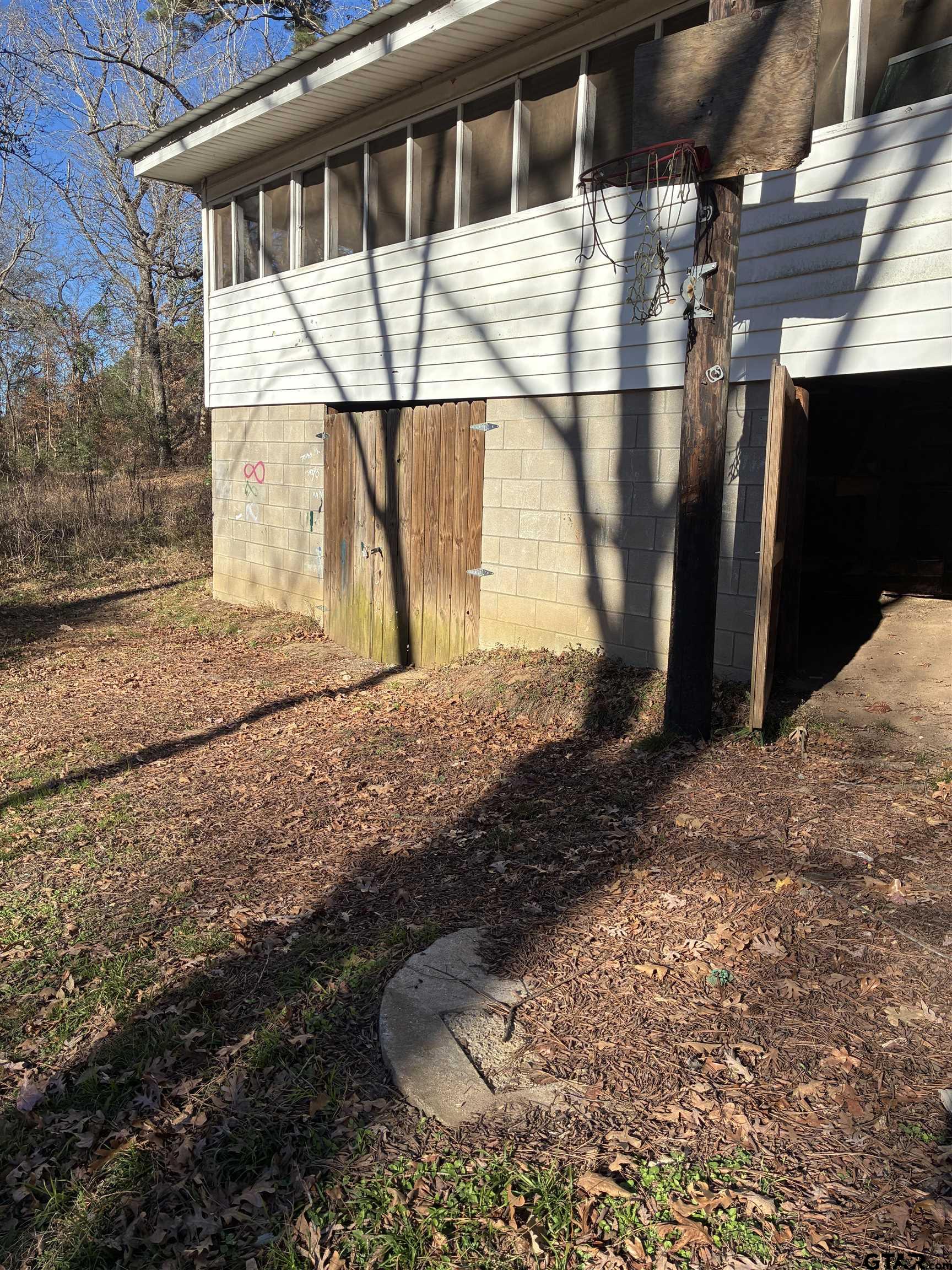 20519 Highway 69 Rusk, TX 75785 - Photo 19 of 20 a view of a backyard of a house