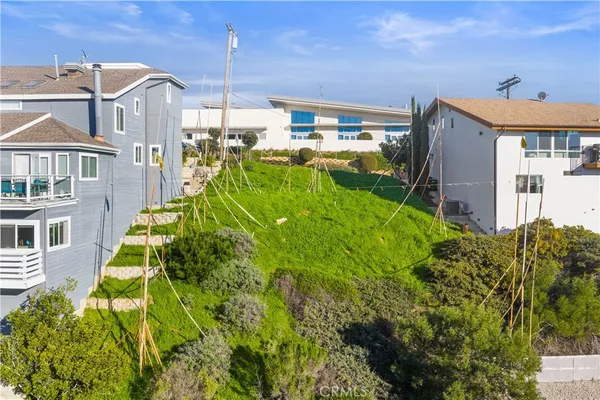 a view of houses with palm trees
