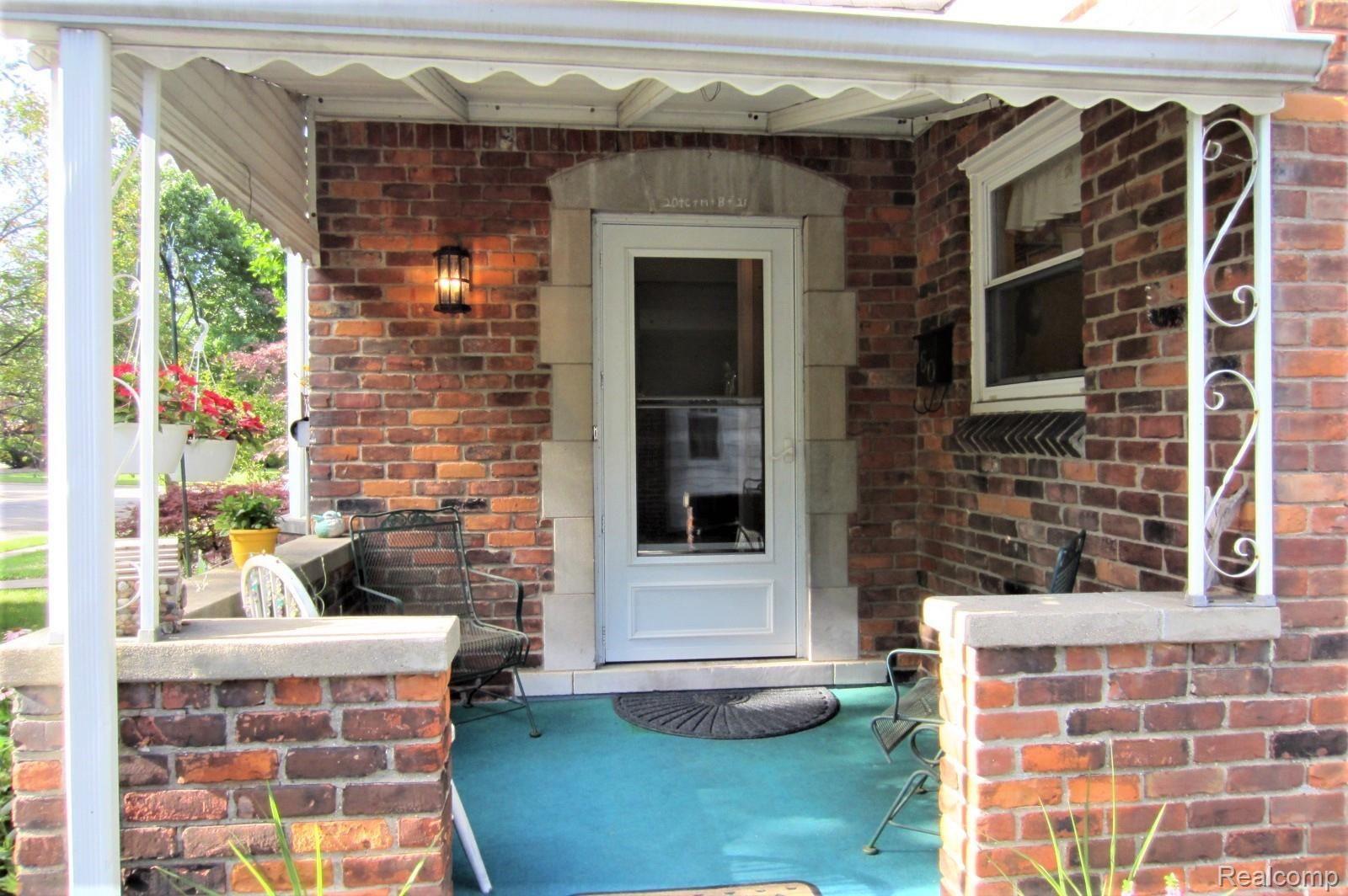 160 Erie Road Pontiac, MI 48341 - Photo 2 of 30 Charming covered front entrance is ideal for gatherings or to simply keep you protected from the elements as you enter.