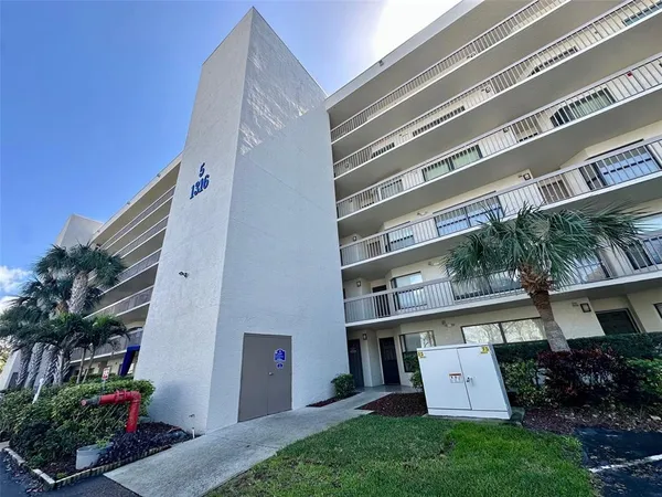 $1,800 | 1316 Pasadena Avenue South, Unit 506, South Pasadena, FL 33707
