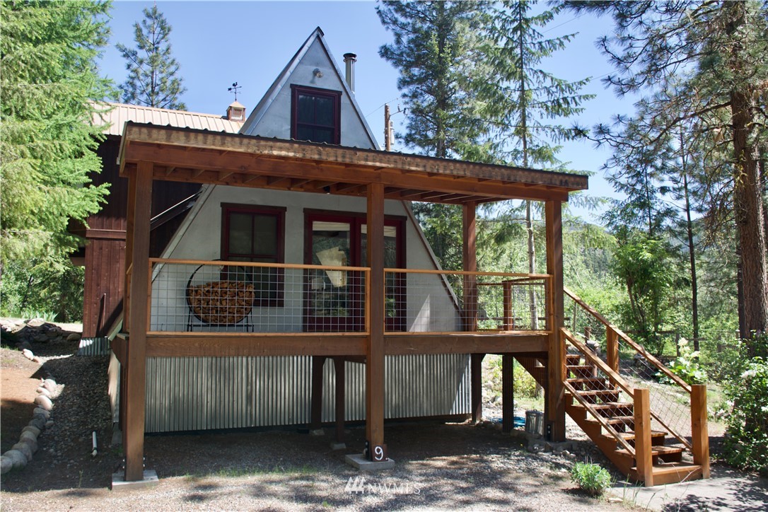 9 Heaton Road Winthrop, WA 98862 - Photo 1 of 23 Gallery Image 1