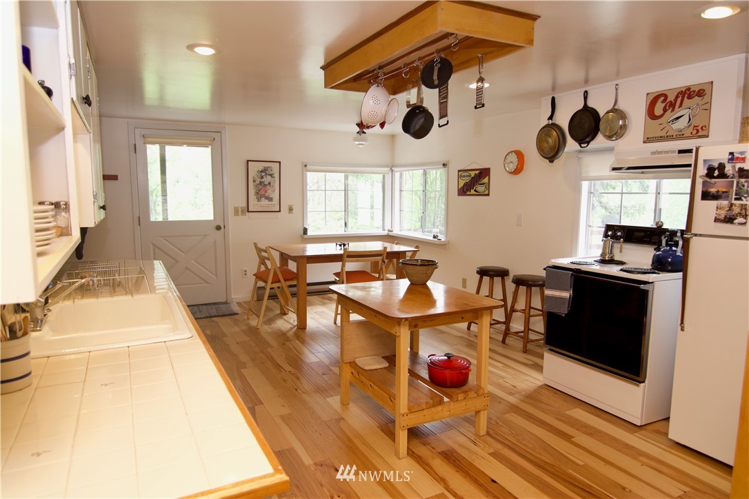 9 Heaton Road Winthrop, WA 98862 - Photo 3 of 23 Gallery Image 3