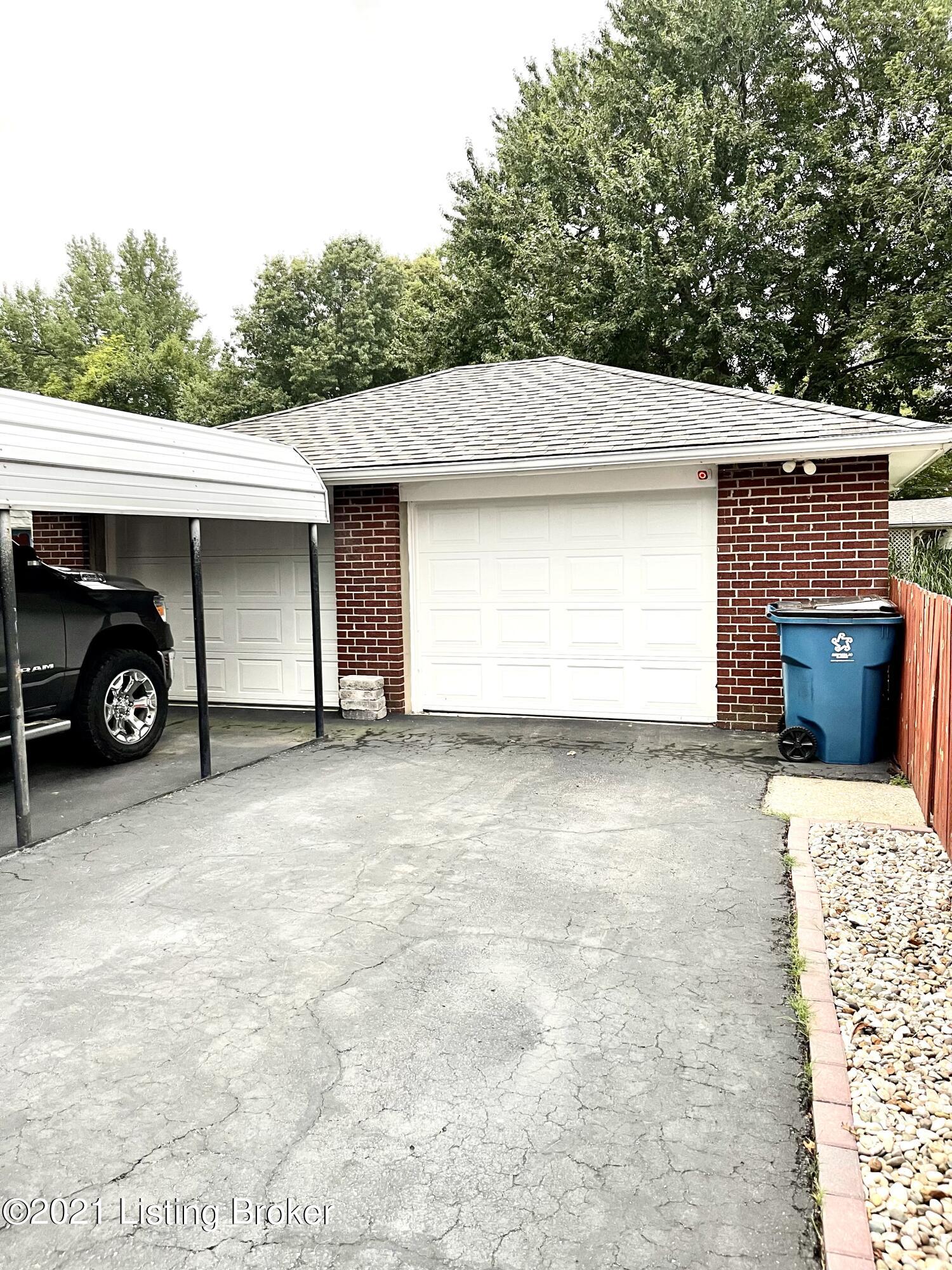 4417 Dover Road Louisville, KY 40216 - Photo 10 of 34 12DAE17D-817D-46E0-8E05-8013CECC6E78