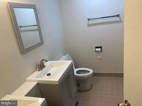 $2,050 | 3705 South George Mason Drive, Falls Church, VA 22041