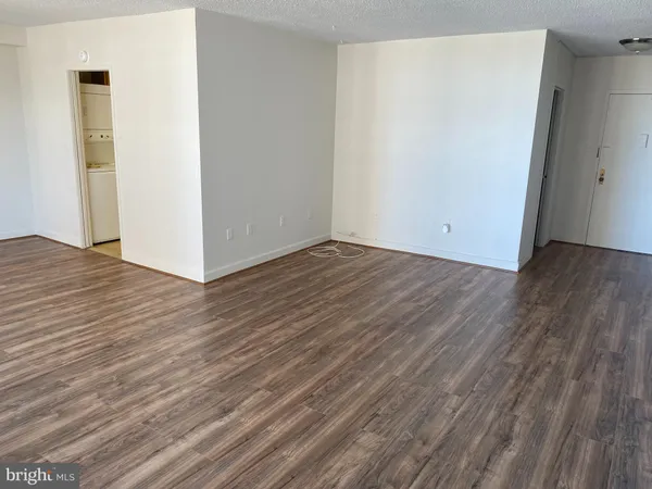 $2,050 | 3705 South George Mason Drive, Falls Church, VA 22041