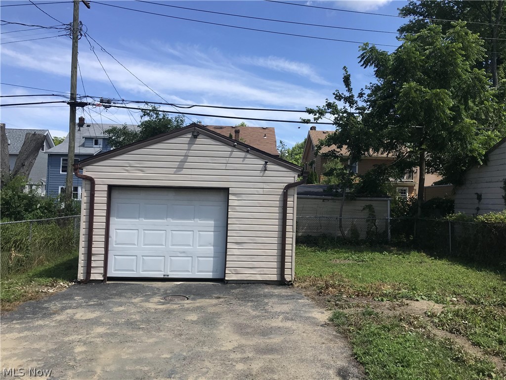 3263 Yorkshire Road Cleveland, OH 44118 - Photo 16 of 20