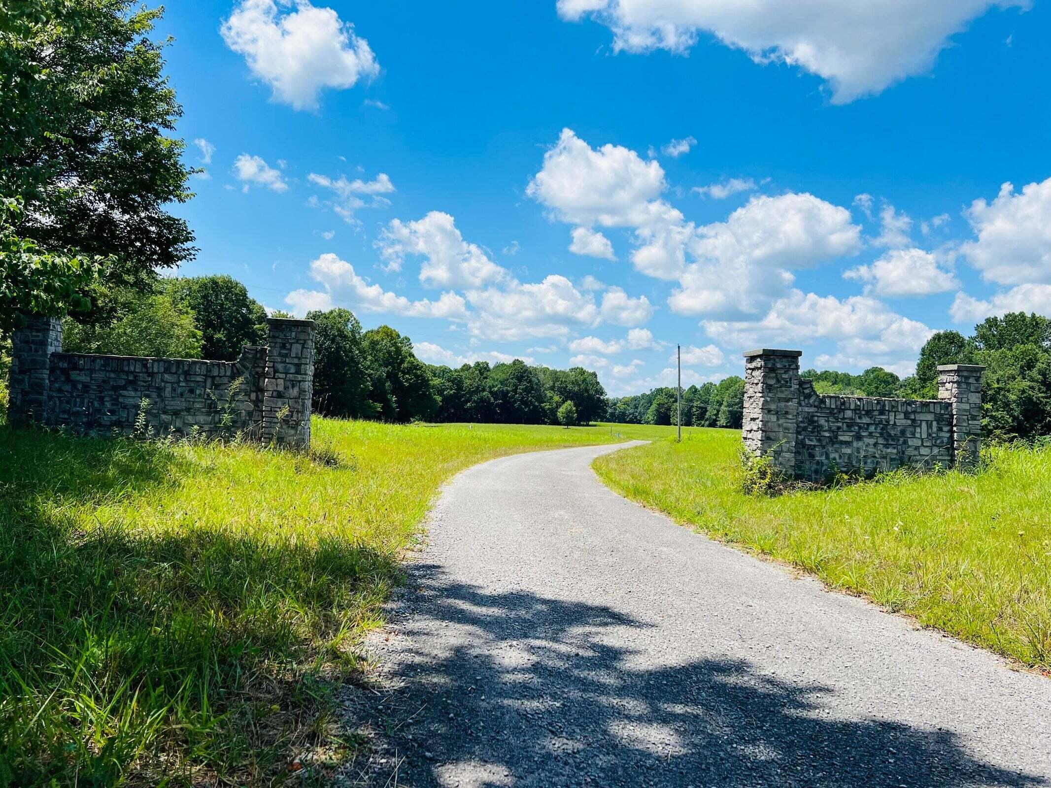 527 Dockery Road Russell Springs, KY 42642 - Photo 1 of 13 20230802142602208014000000-o