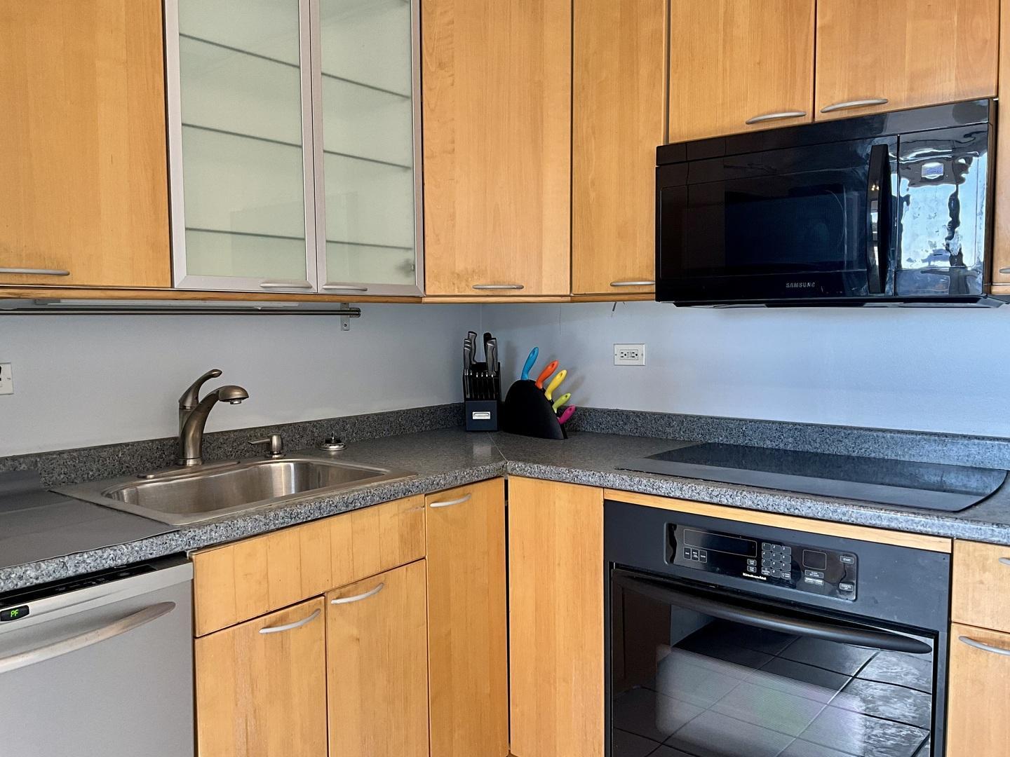 655 West Irving Park Road, Unit 703 Chicago, IL 60613 - Photo 12 of 19