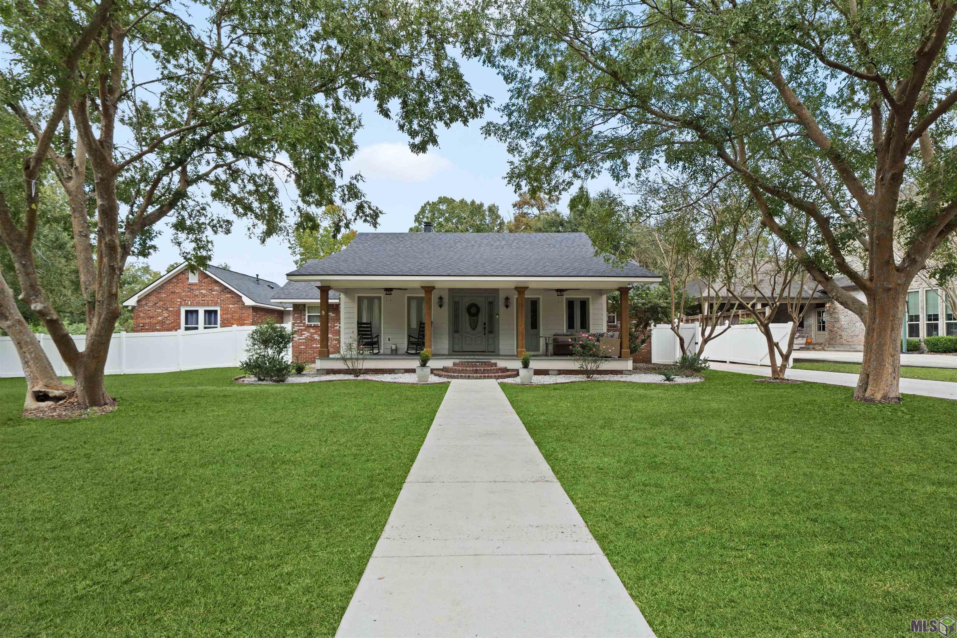 3221 Woodland Ridge Boulevard Baton Rouge, LA 70816 - Photo 1 of 44 Double Lot!