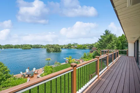 $1,650,000 | 2036 Valley Lo Lane, Glenview, IL 60025