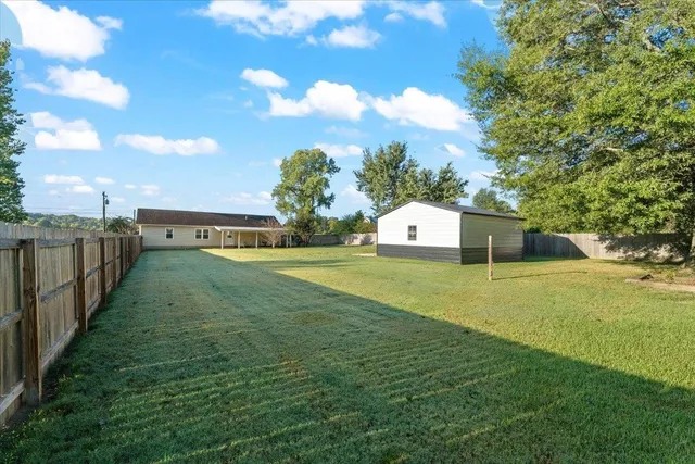 a view of a house with a yard