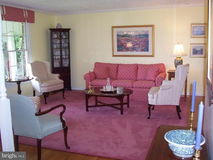 8309 Hollow Road Middletown, MD 21769 - Photo 6 of 25 Living Room