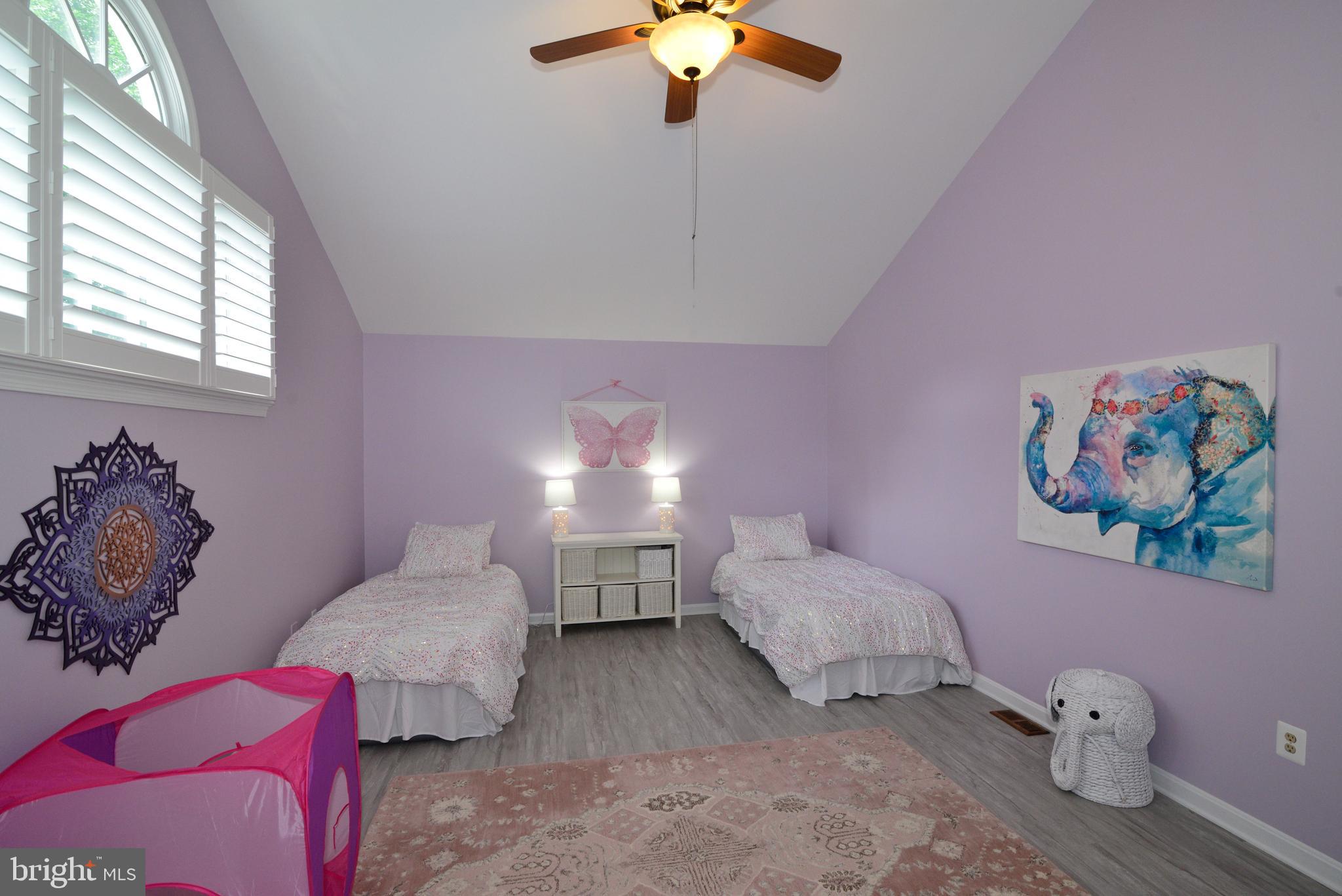 11633 Springhouse Place Reston, VA 20194 - Photo 23 of 42 Oversized Upper Level Bedroom #2: Vaulted Ceiling.