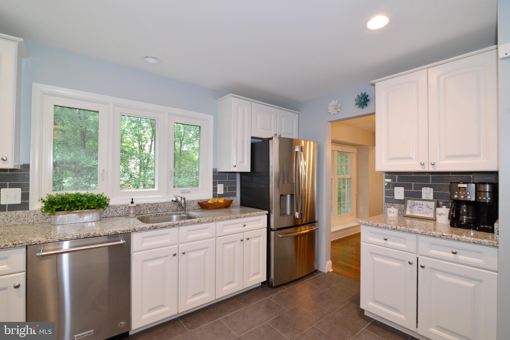 11633 Springhouse Place Reston, VA 20194 - Photo 10 of 42 Kitchen with Upgraded Stainless Steel Appliances.