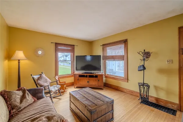 $169,900 | 54 Chapel Street, Seneca Falls, NY 13148