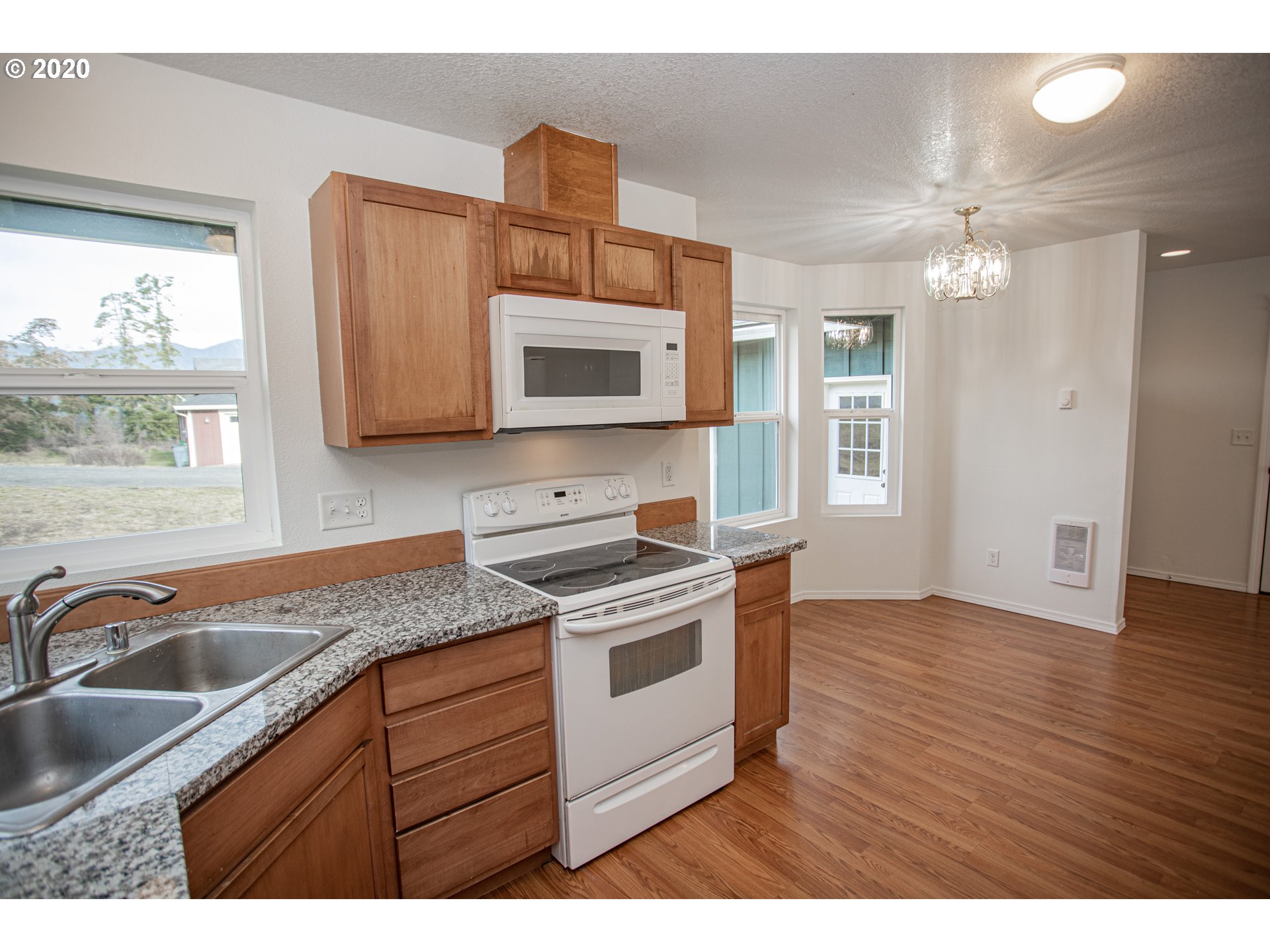 12 Kay Road Carson, WA 98610 - Photo 4 of 23 Gallery Image 4