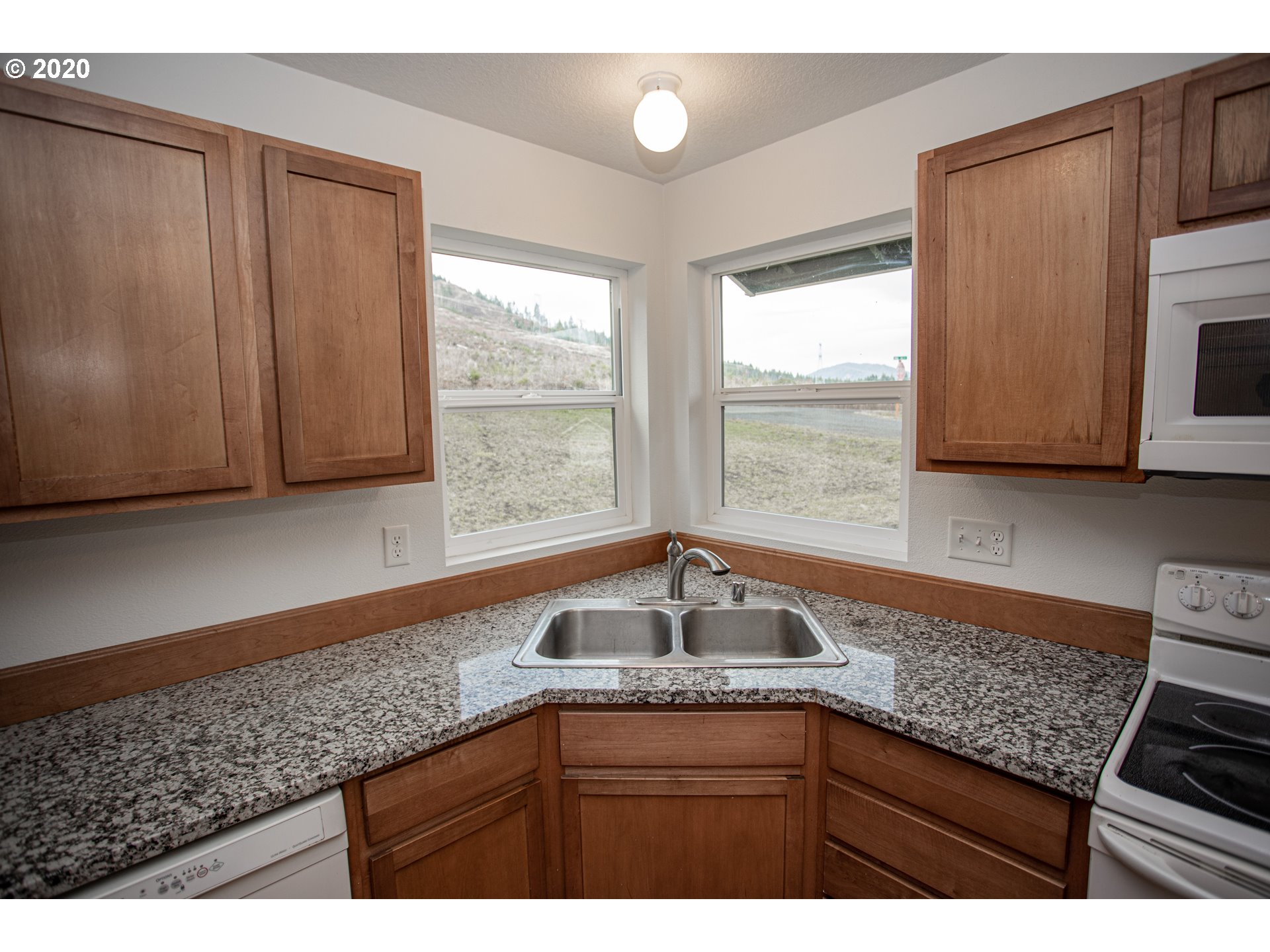 12 Kay Road Carson, WA 98610 - Photo 5 of 23 Gallery Image 5