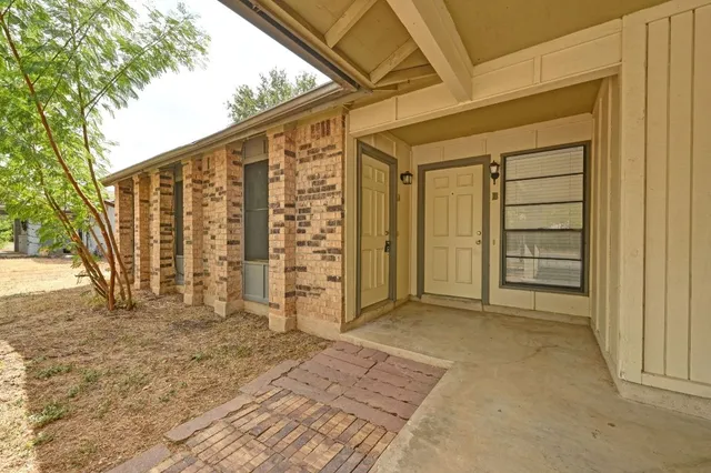 $1,800 | 2409 Berkett Drive, Unit A, Austin, TX 78745