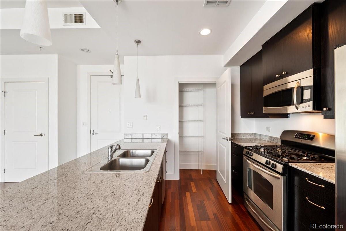 2001 Lincoln Street, Unit 2113 Denver, CO 80202 - Photo 11 of 37