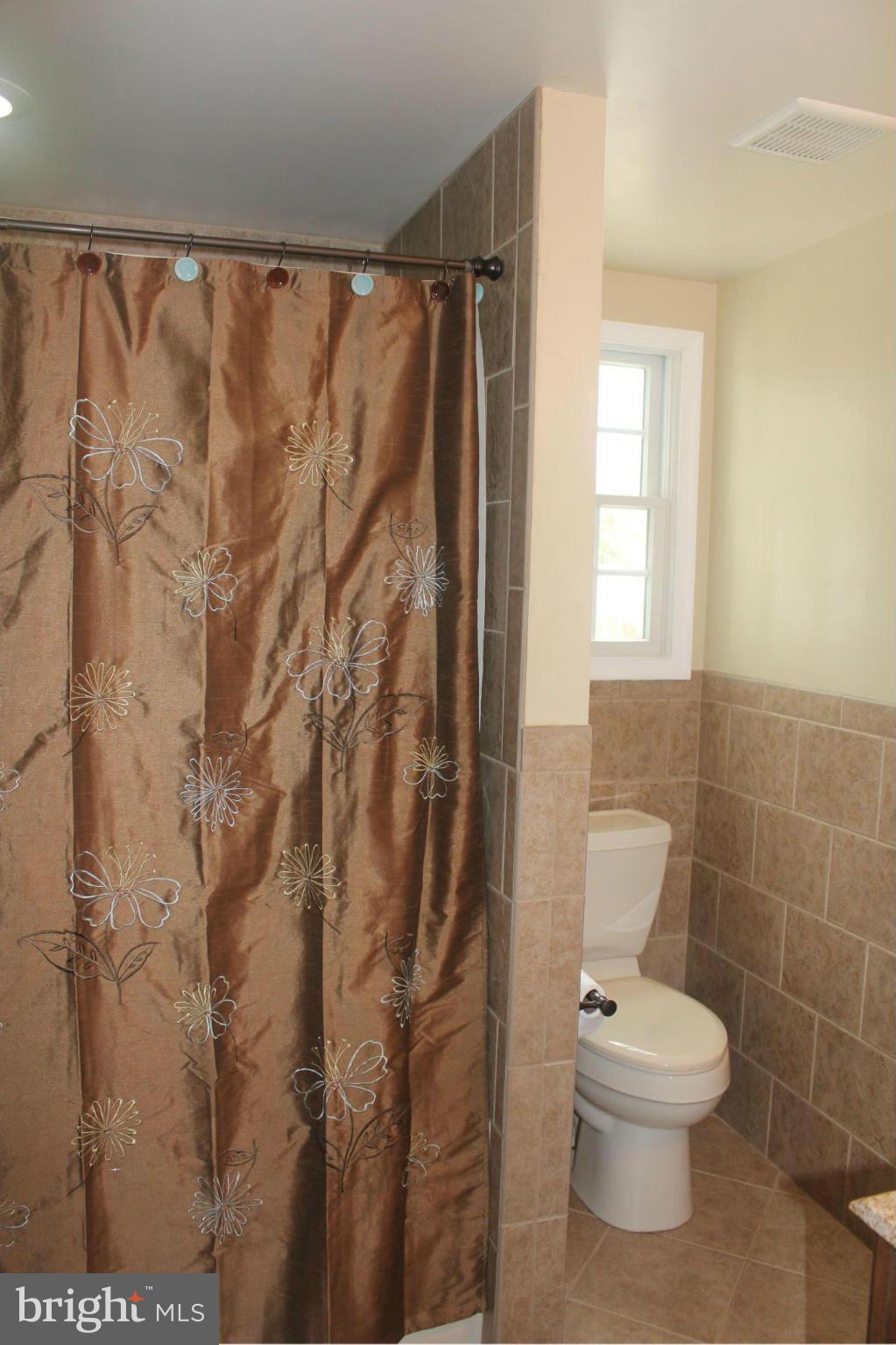 2843 Cub Hill Road Baltimore, MD 21234 - Photo 17 of 30 Bath (Master)