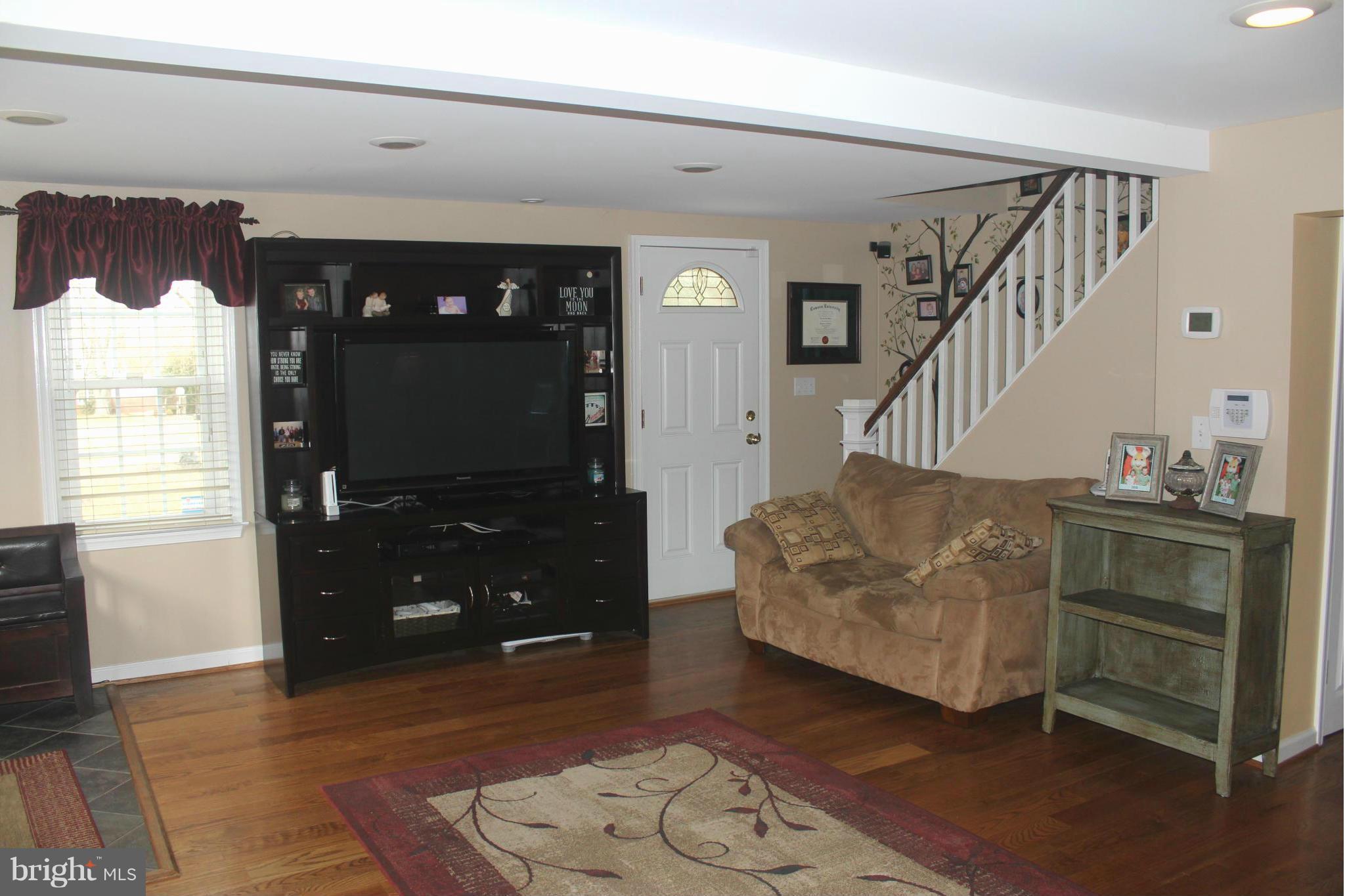 2843 Cub Hill Road Baltimore, MD 21234 - Photo 3 of 30 Living Room