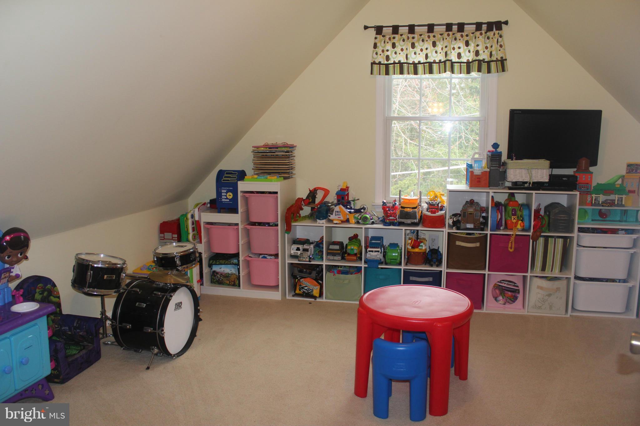 2843 Cub Hill Road Baltimore, MD 21234 - Photo 22 of 30 Family Room