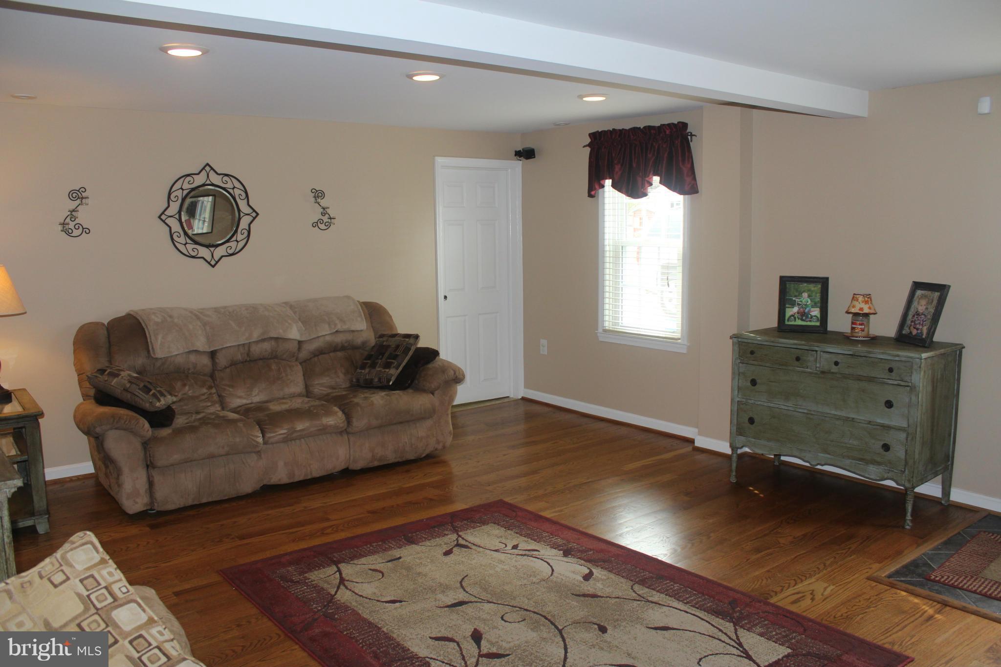 2843 Cub Hill Road Baltimore, MD 21234 - Photo 6 of 30 Living Room