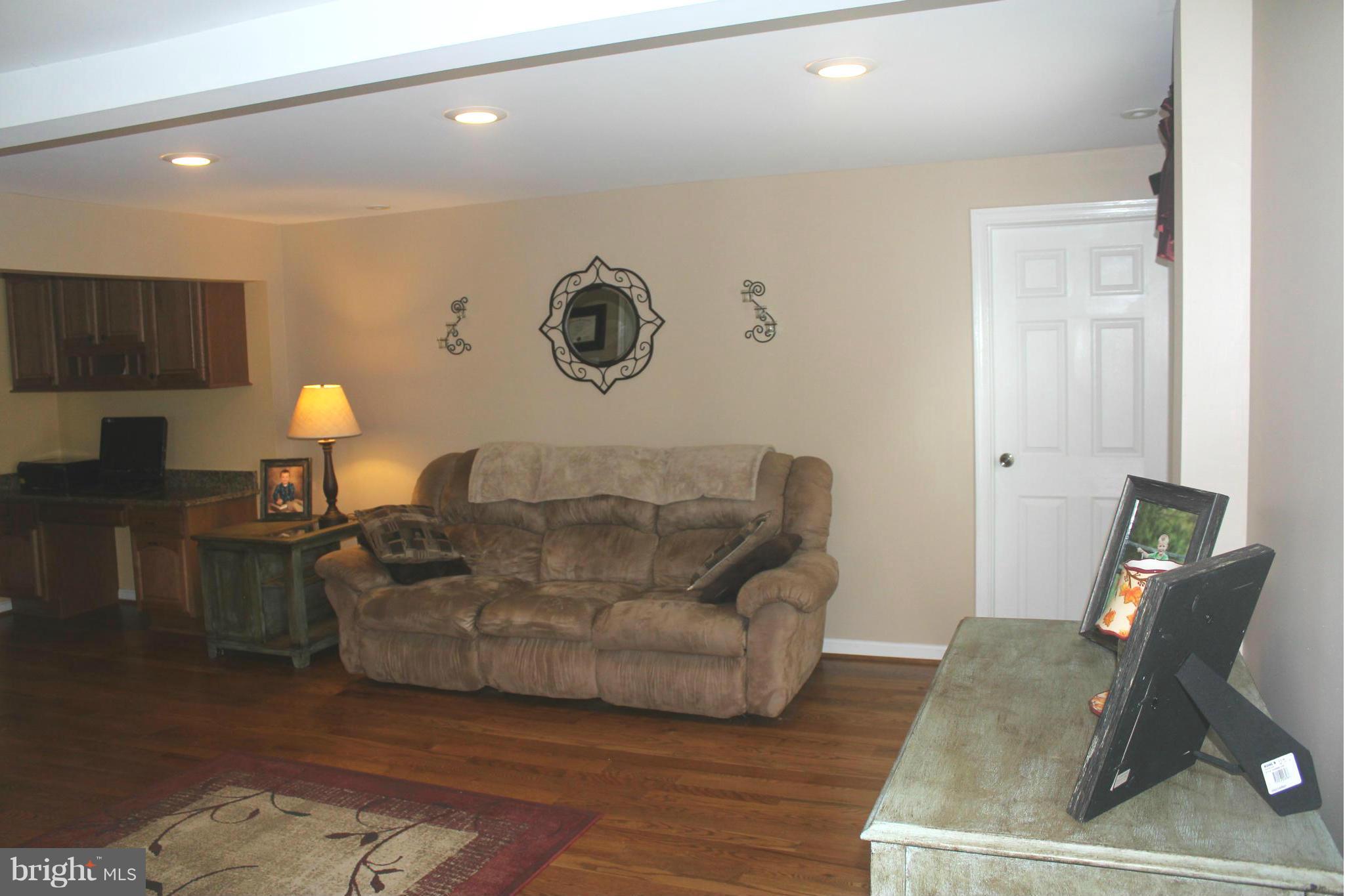 2843 Cub Hill Road Baltimore, MD 21234 - Photo 7 of 30 Living Room