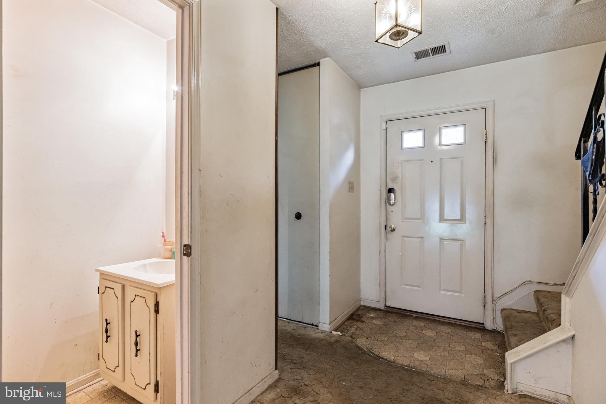 3240 Ryon Court Waldorf, MD 20601 - Photo 3 of 28 Gallery Image 3