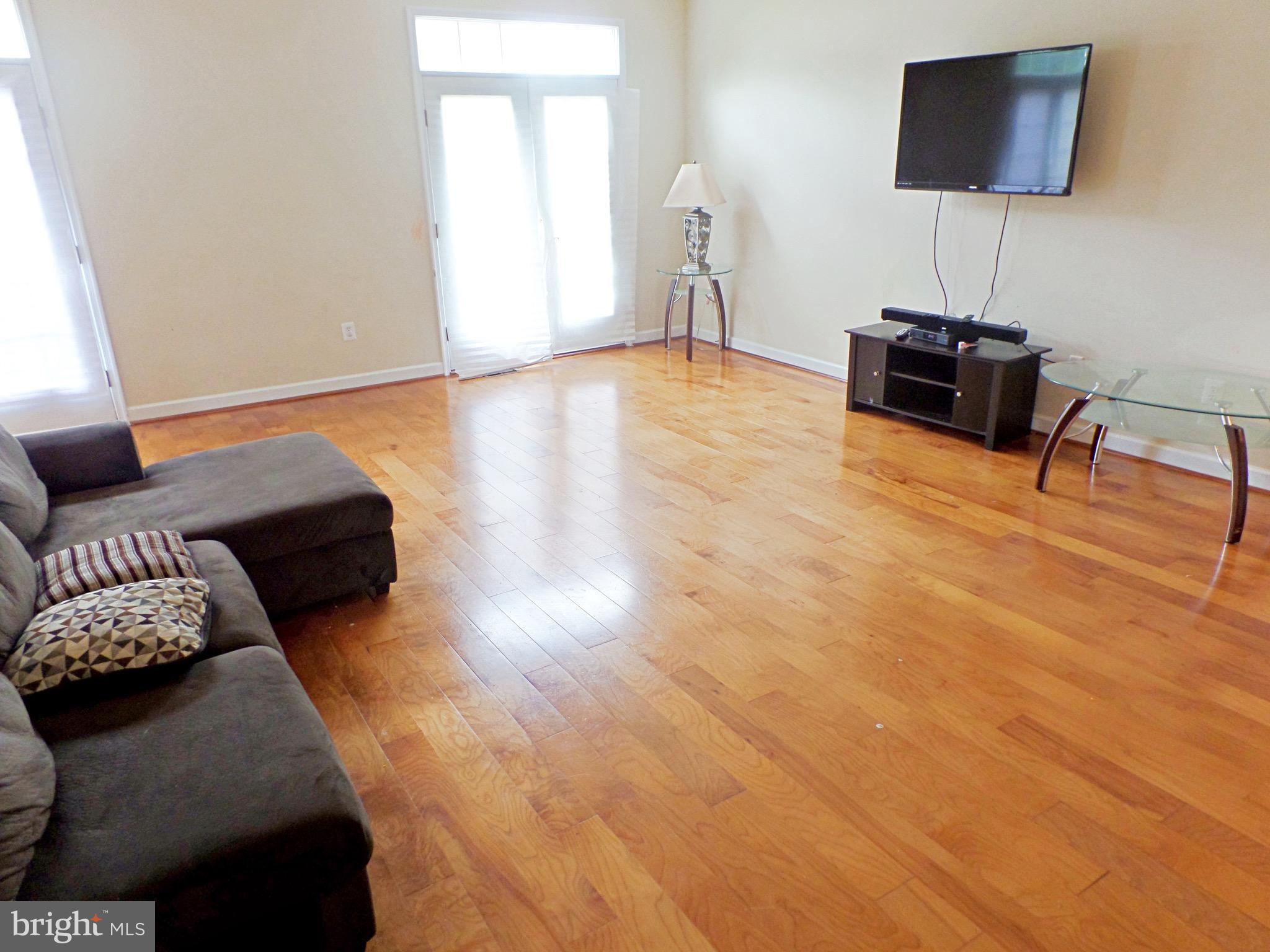 8007 Sport View Road Landover, MD 20785 - Photo 5 of 20 Living Room